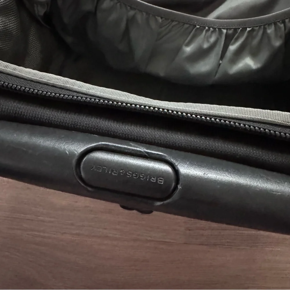 Briggs & Riley Black Rolling small traveling bag